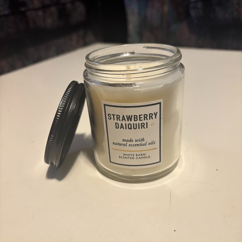 Bath and Body Works Single Wick Candle: Strawberry Daiquiri